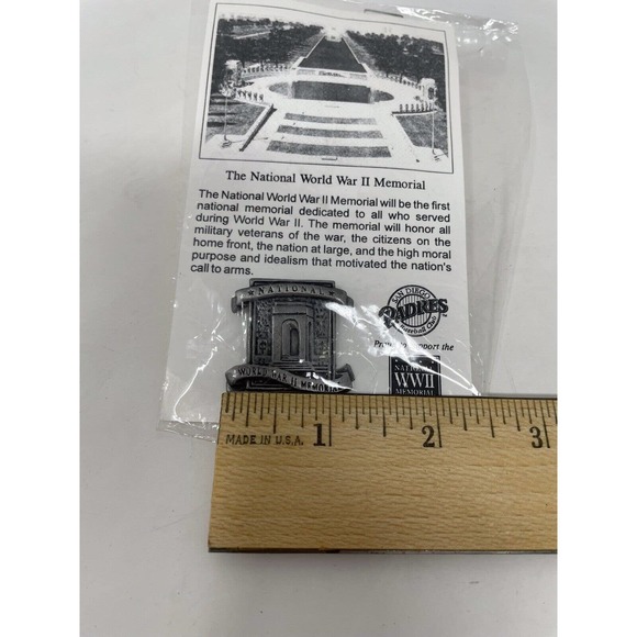 The National World War II Memorial San Diego Padres Pin Militaria - Picture 4 of 5